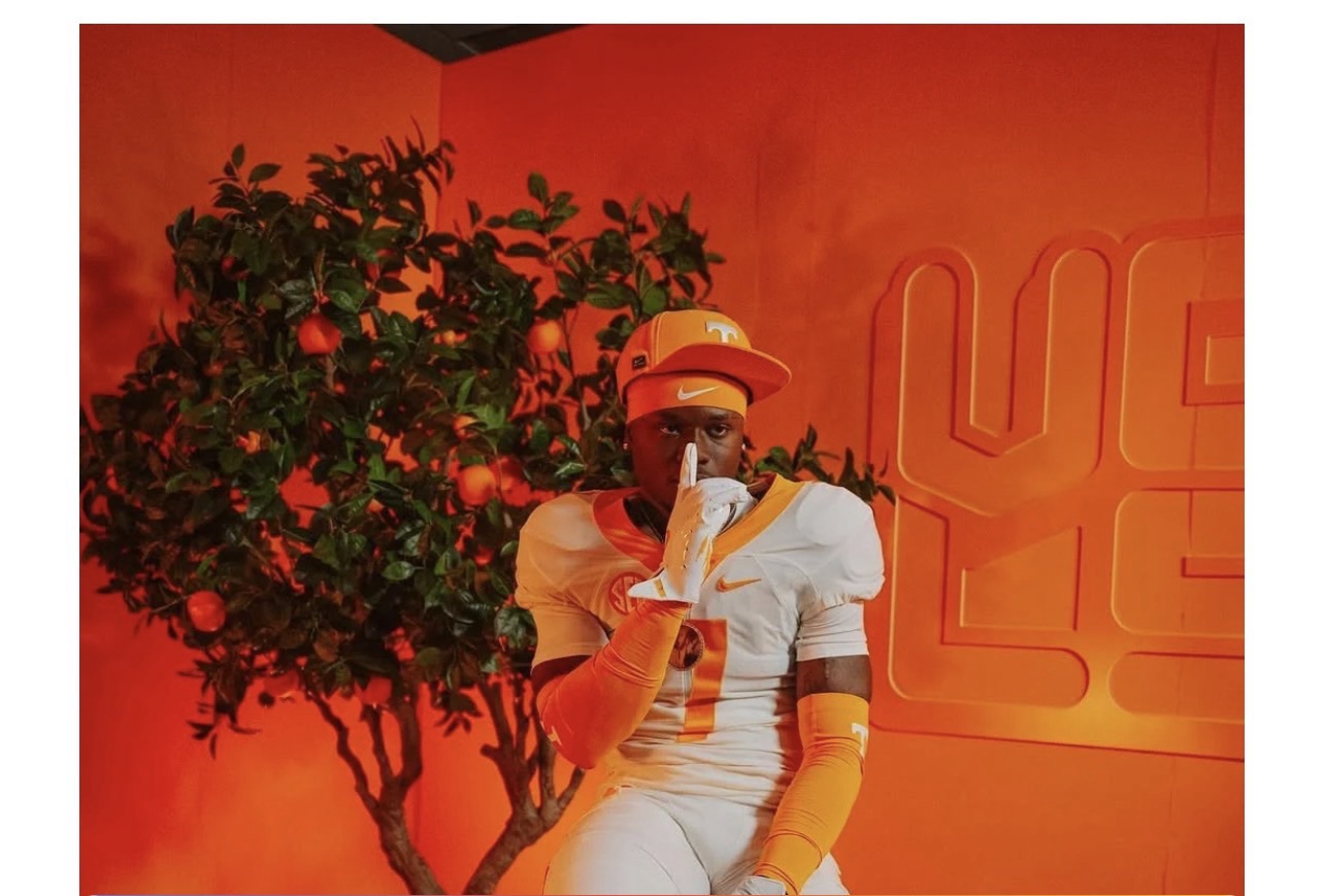 Tennessee Names a Quarterback. The Message Board Starts Taking Pictures of Him From Behind.